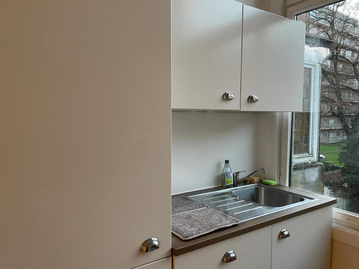 Charming Room In Eu District Brussel Bagian luar foto